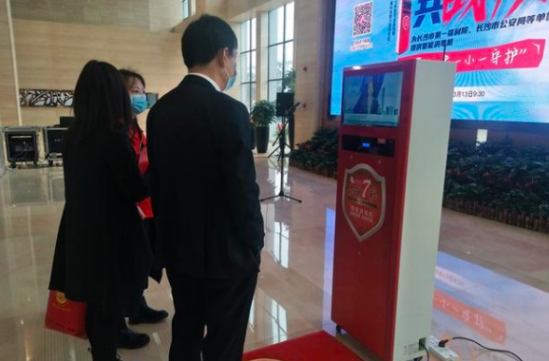 欧姆龙传感器在智能人体消毒机中的应用